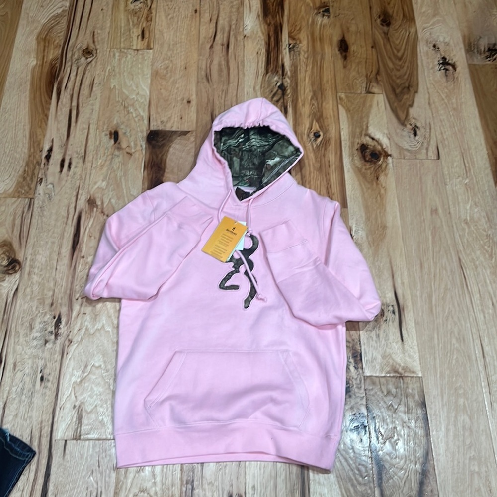 Brand new browning hoodie. in perfect condition. it’s a size women’s Medium.